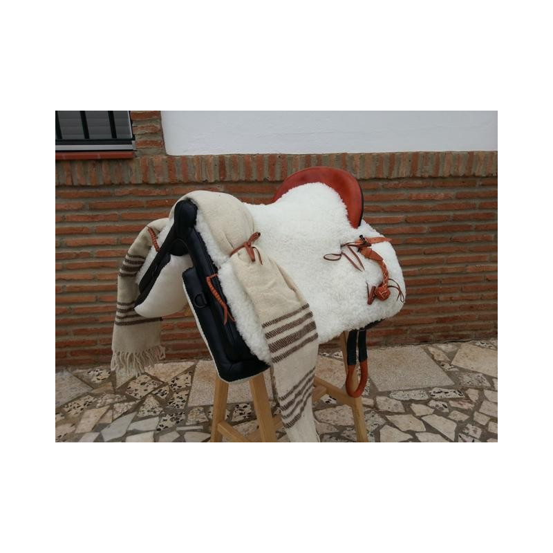 SILLA VAQUERA ARTESANAL EMPELLEJADA COMPLETA